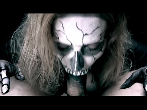 ❤️ Demon djevojka siše kurac svojim crnim ustima i guta spermu. Seks video na hr.porn-mate.ru