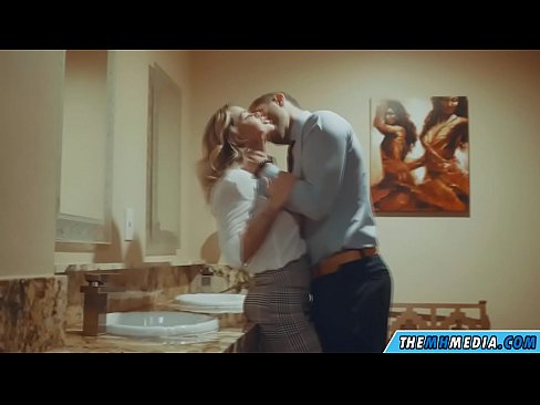 ❤️ Kad te prsata plavuša zavede u javnom zahodu Seks video na hr.porn-mate.ru